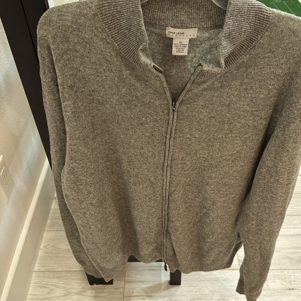 Brand new men’s cashmere full zip-up sweater. Tags attached.